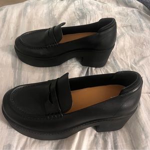Like new, worn twice black FitFlop Pilar Leather loafers size 8.